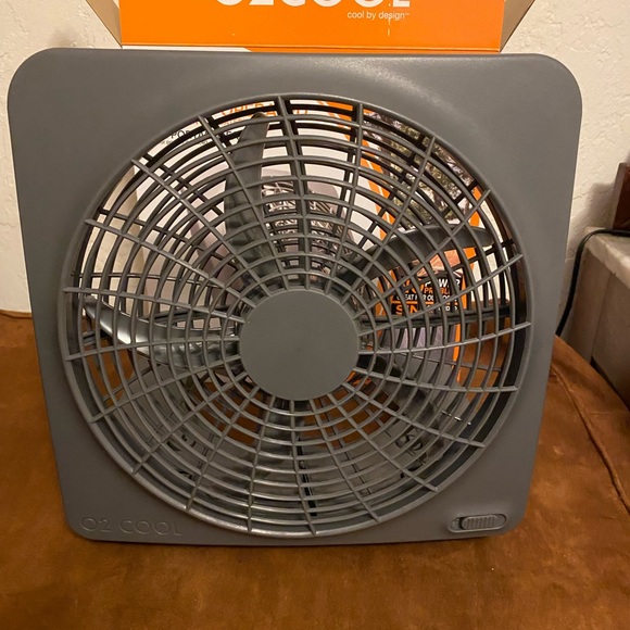 O2 cool 10” battery operated fan in box - Picture 5 of 7